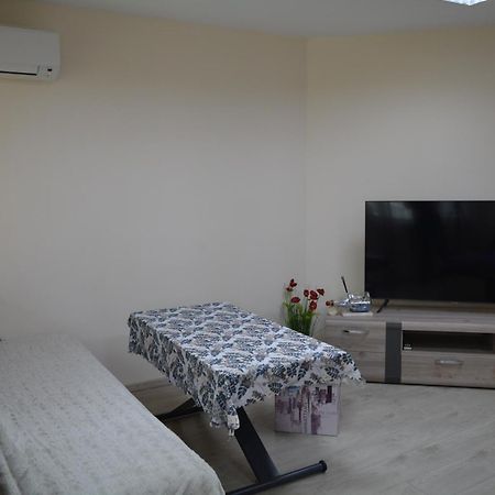 City Center Apartment With A Backyard Burgas Esterno foto