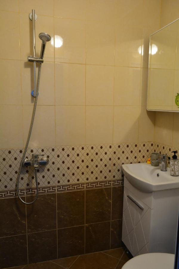 City Center Apartment With A Backyard Burgas Esterno foto